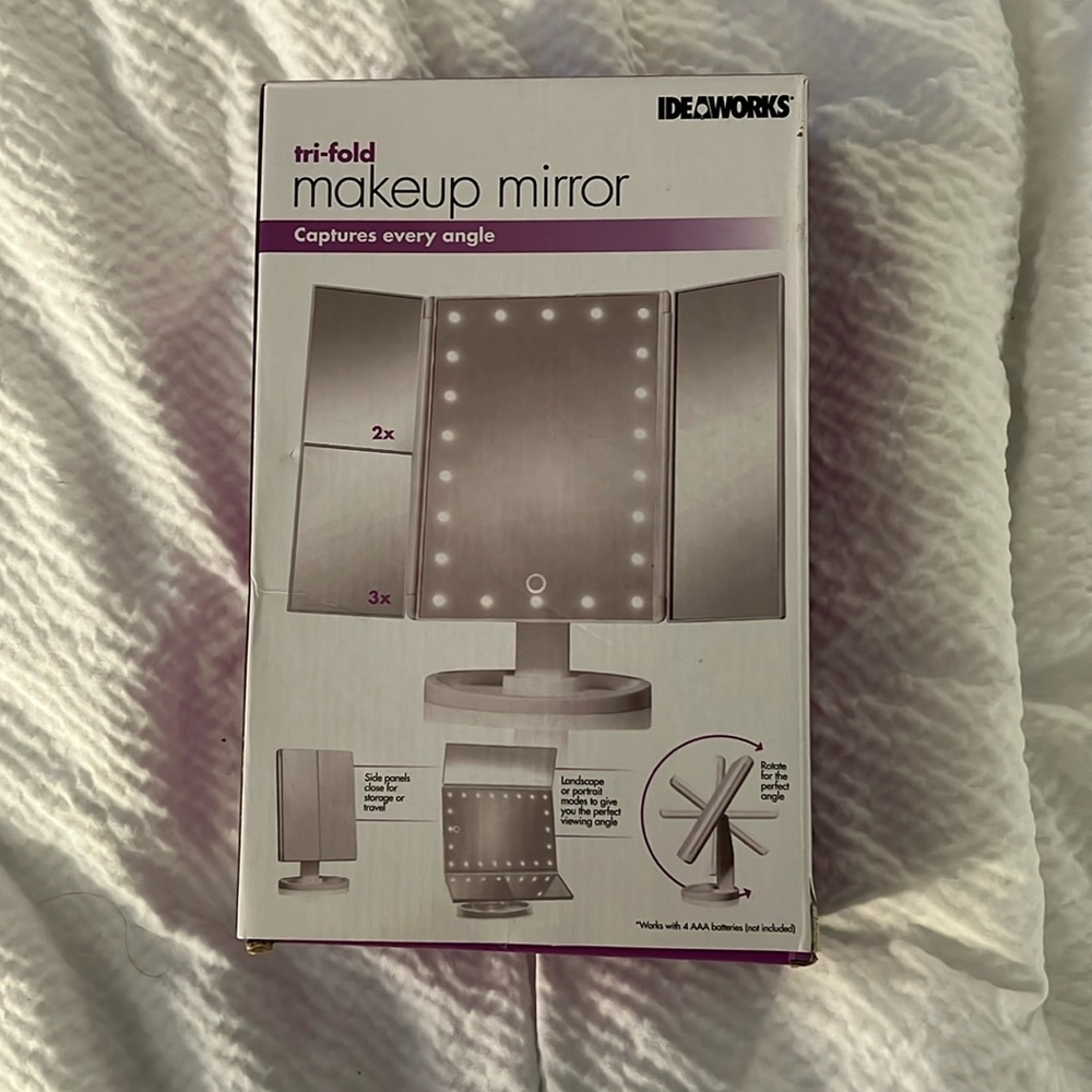 Ideaworks makeup mirror NEW